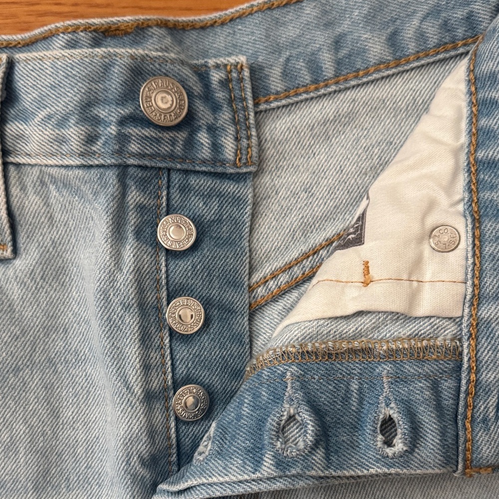 Levi’s 501 Jean Shorts - Picture 3 of 5